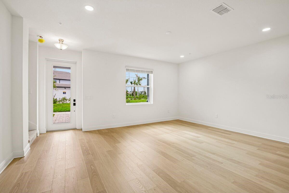 17817 Broadleaf Loop Property Photo 8