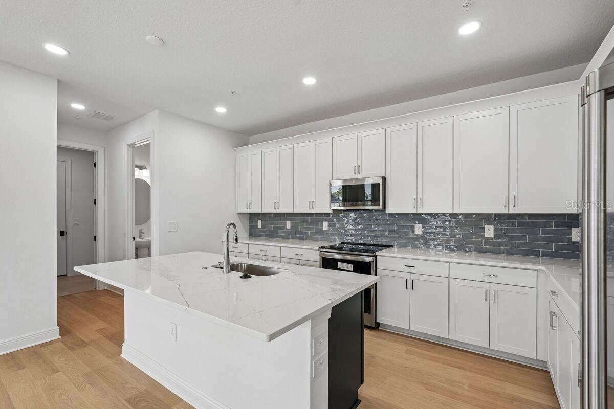 17841 Broadleaf Loop Property Photo 3