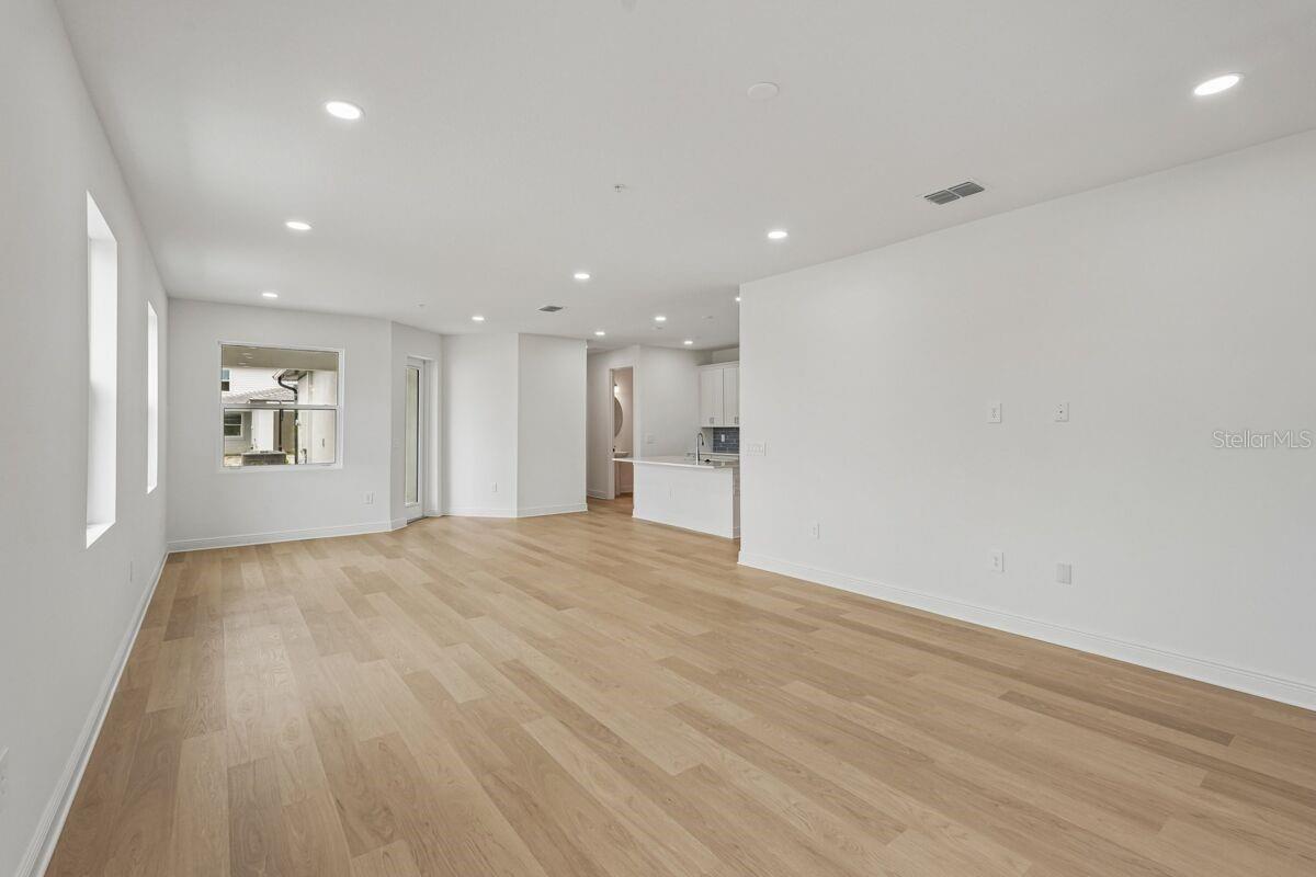 17841 Broadleaf Loop Property Photo 4