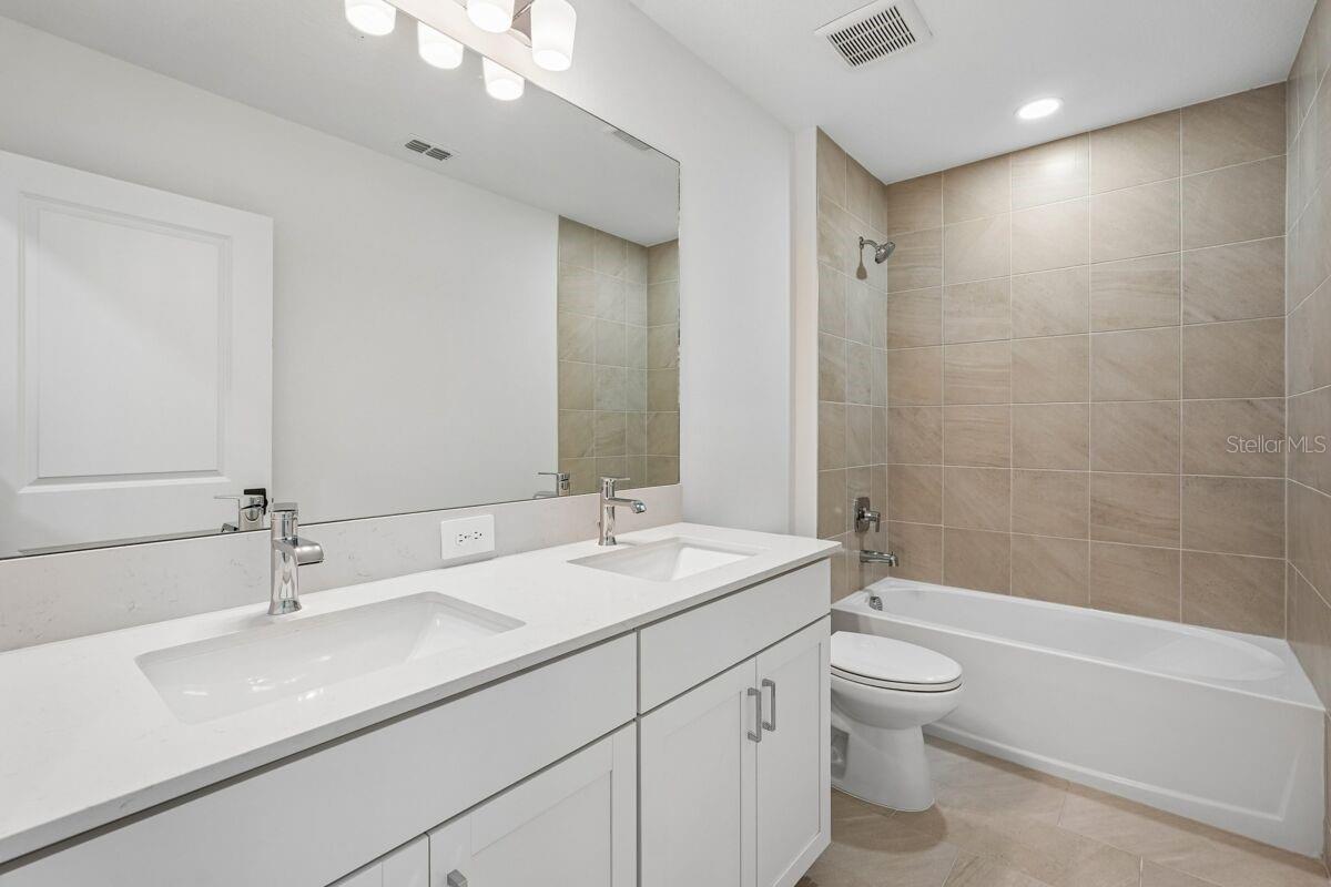 17841 Broadleaf Loop Property Photo 9