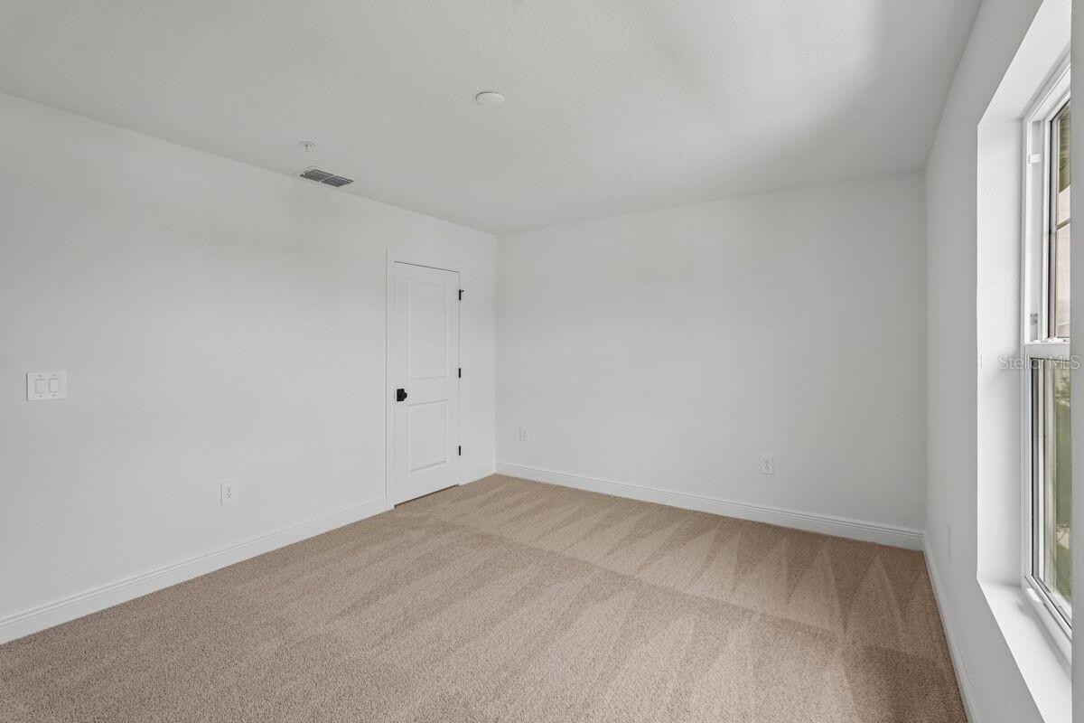 17841 Broadleaf Loop Property Photo 12
