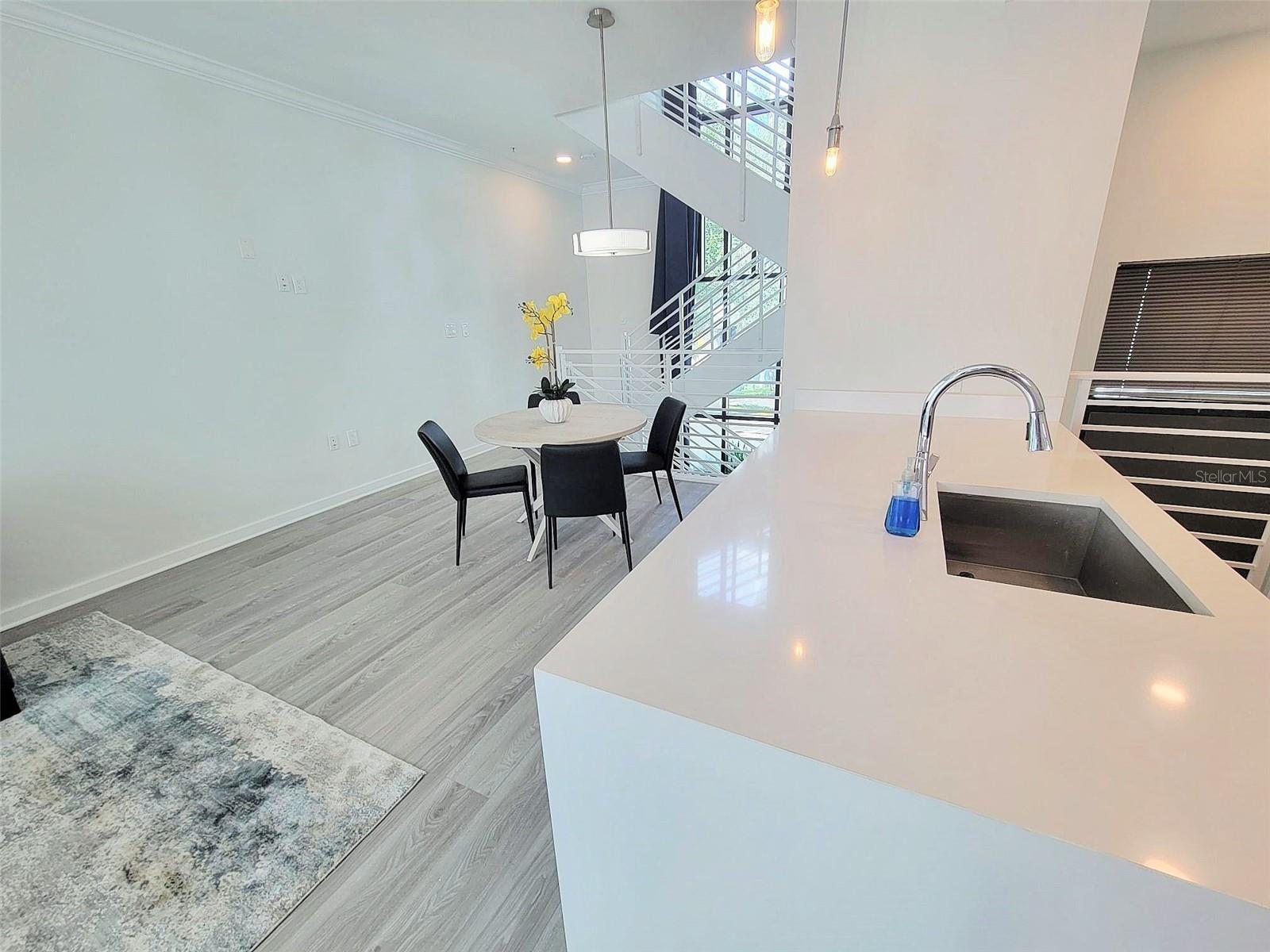 460 E Jackson St #2 Property Photo 10