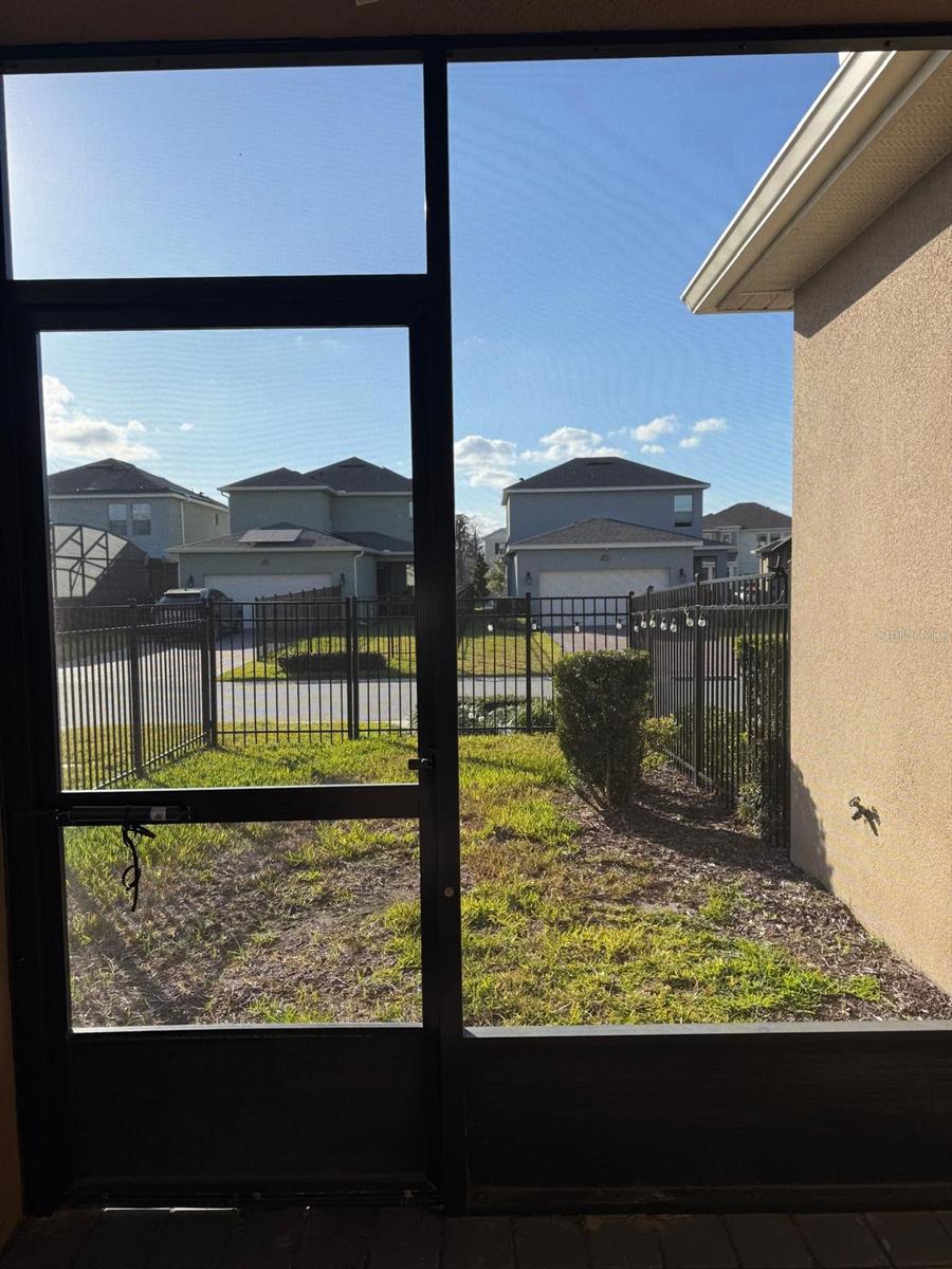 16613 Point Rock Dr Property Photo 2