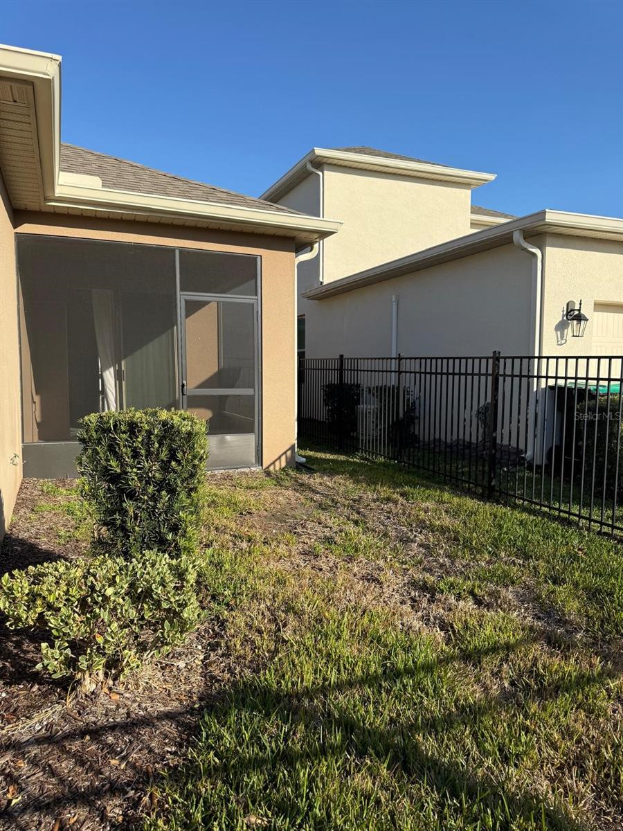 16613 Point Rock Dr Property Photo 3