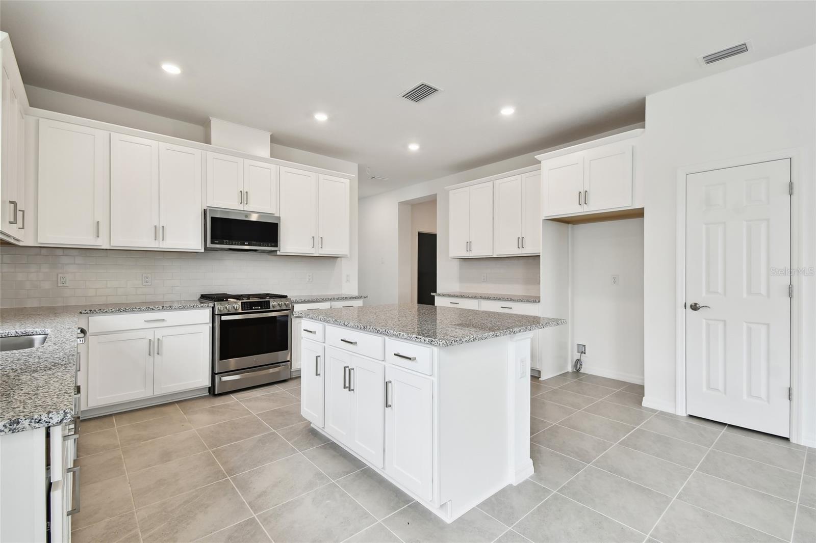 18146 Cherished Loop Property Photo 3