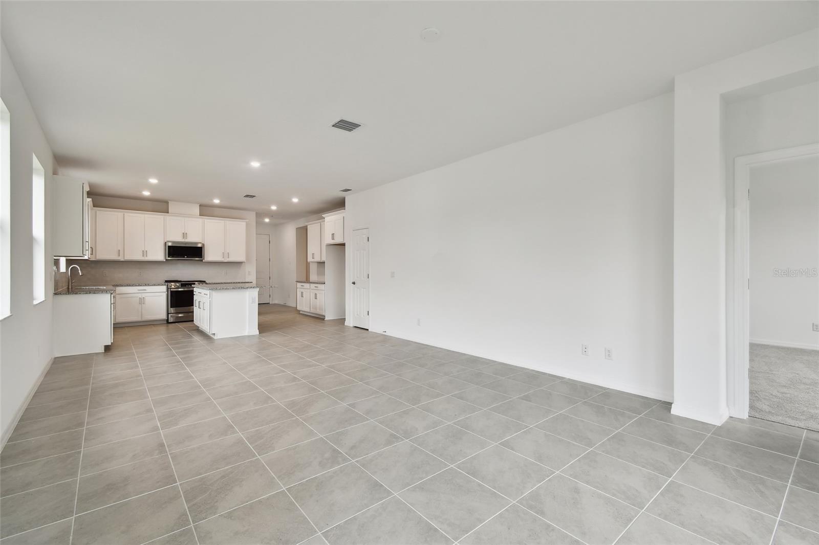 18146 Cherished Loop Property Photo 4