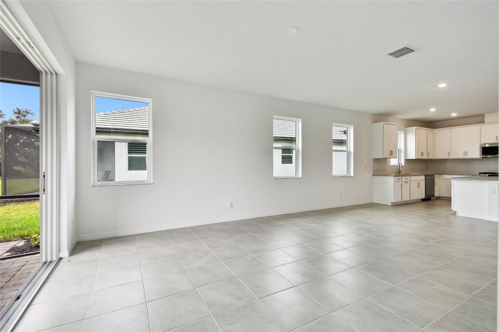 18146 Cherished Loop Property Photo 6