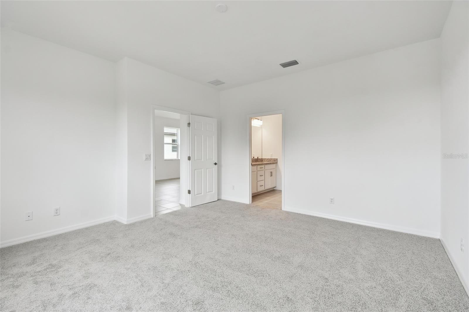 18146 Cherished Loop Property Photo 8