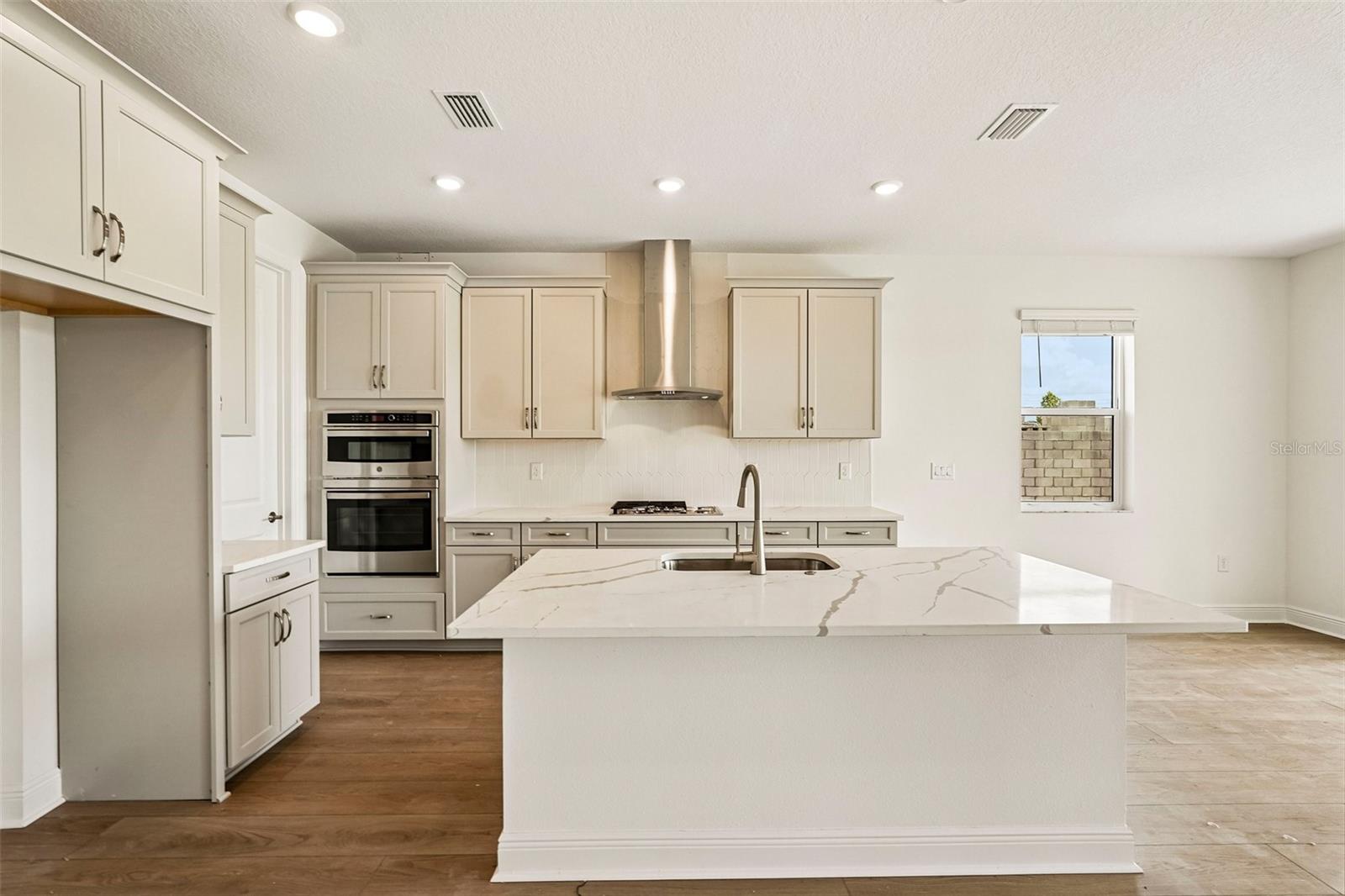136 Vistera Blvd Property Photo 4