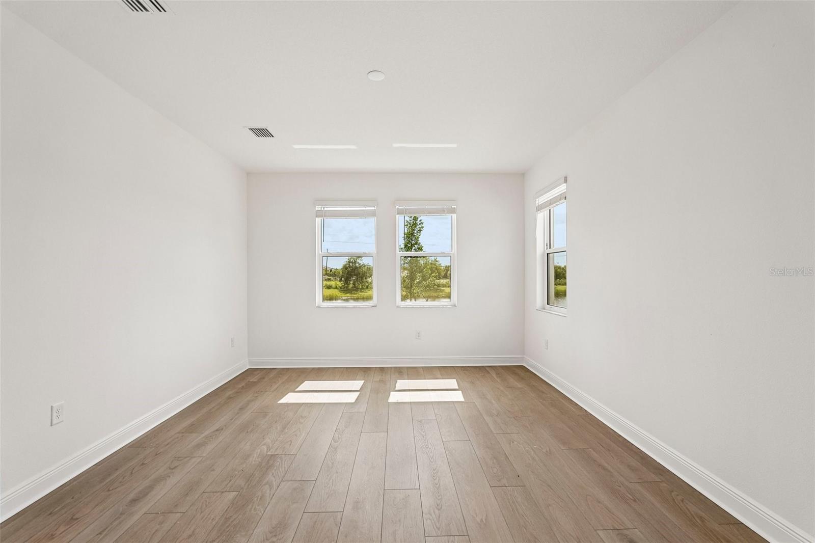 136 Vistera Blvd Property Photo 18