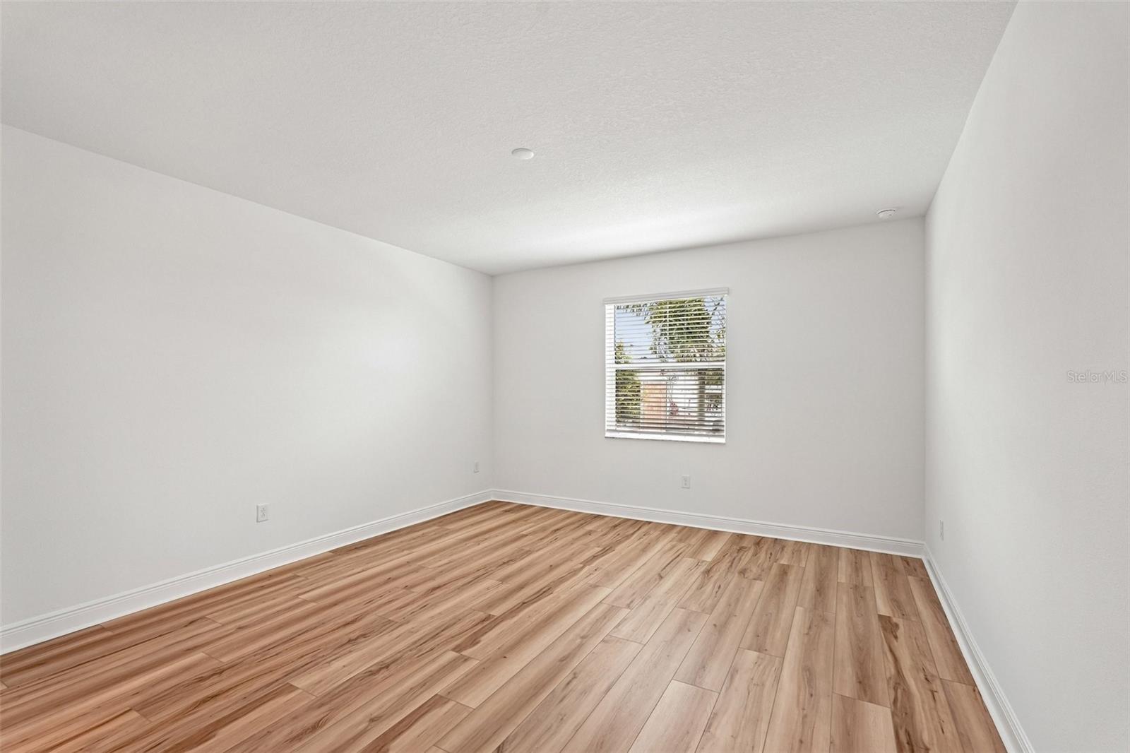 8221 Seaflower Pkwy Property Photo 9