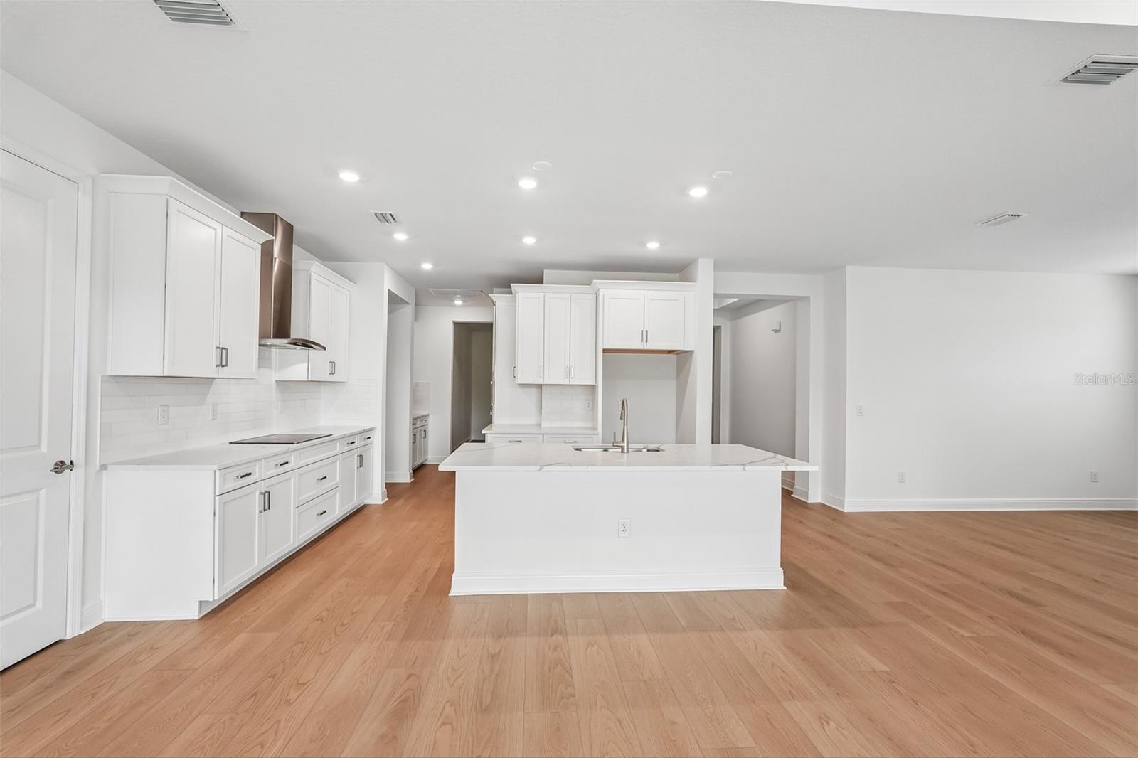 3664 142nd Ter E Property Photo 5