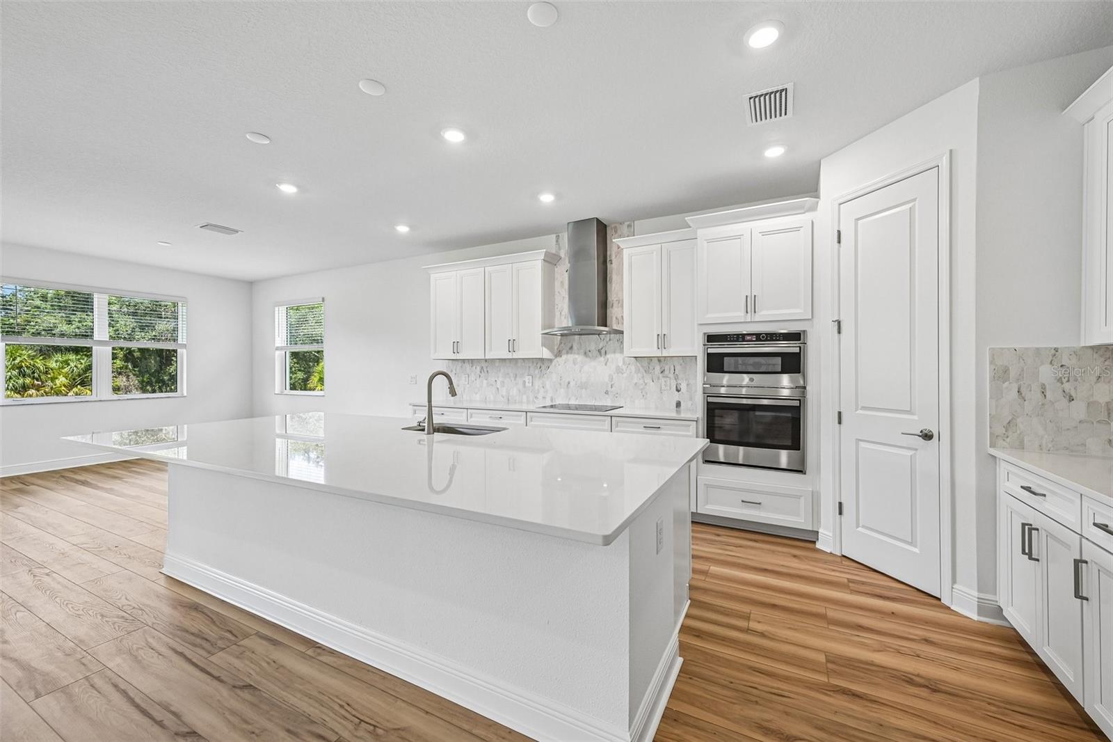 3689 142nd Ter E Property Photo 4