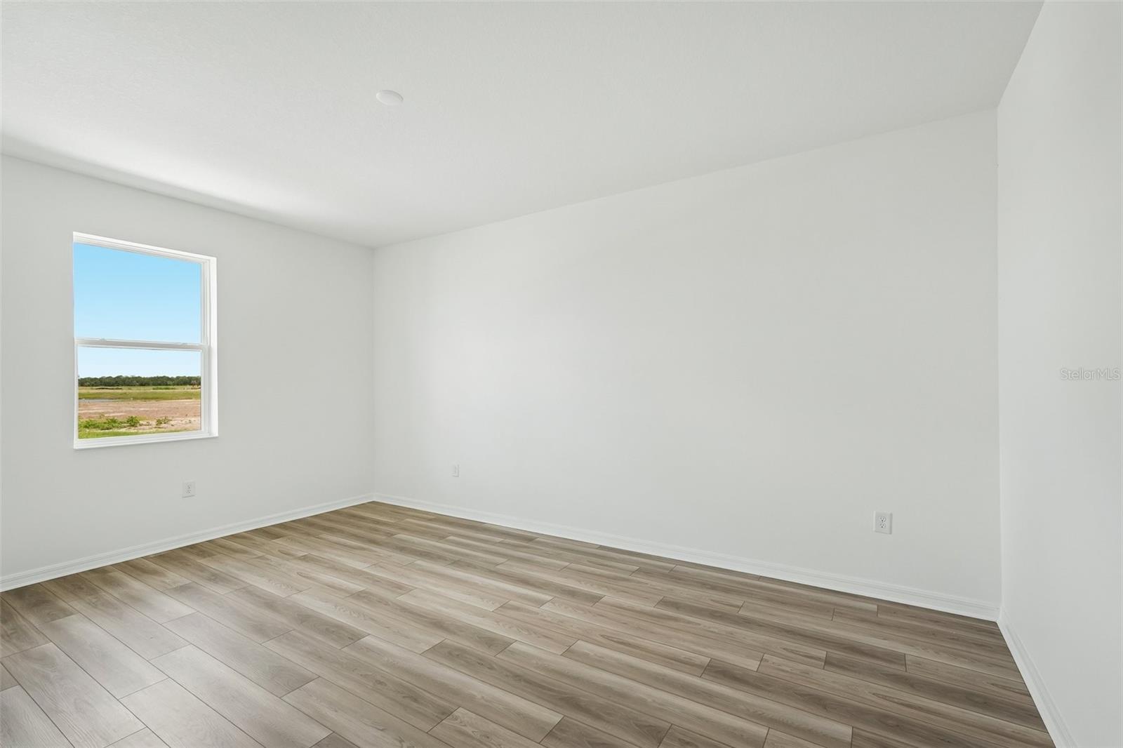 13814 Bertrand Ave Property Photo 8