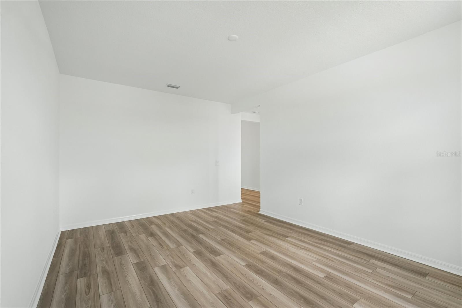 13814 Bertrand Ave Property Photo 10