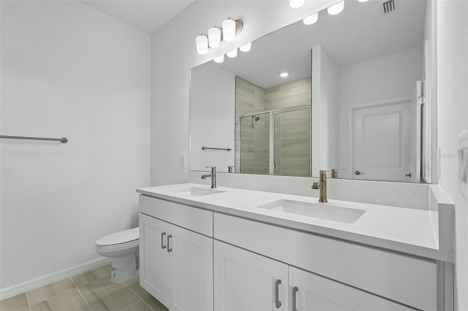 13814 Bertrand Ave Property Photo 15
