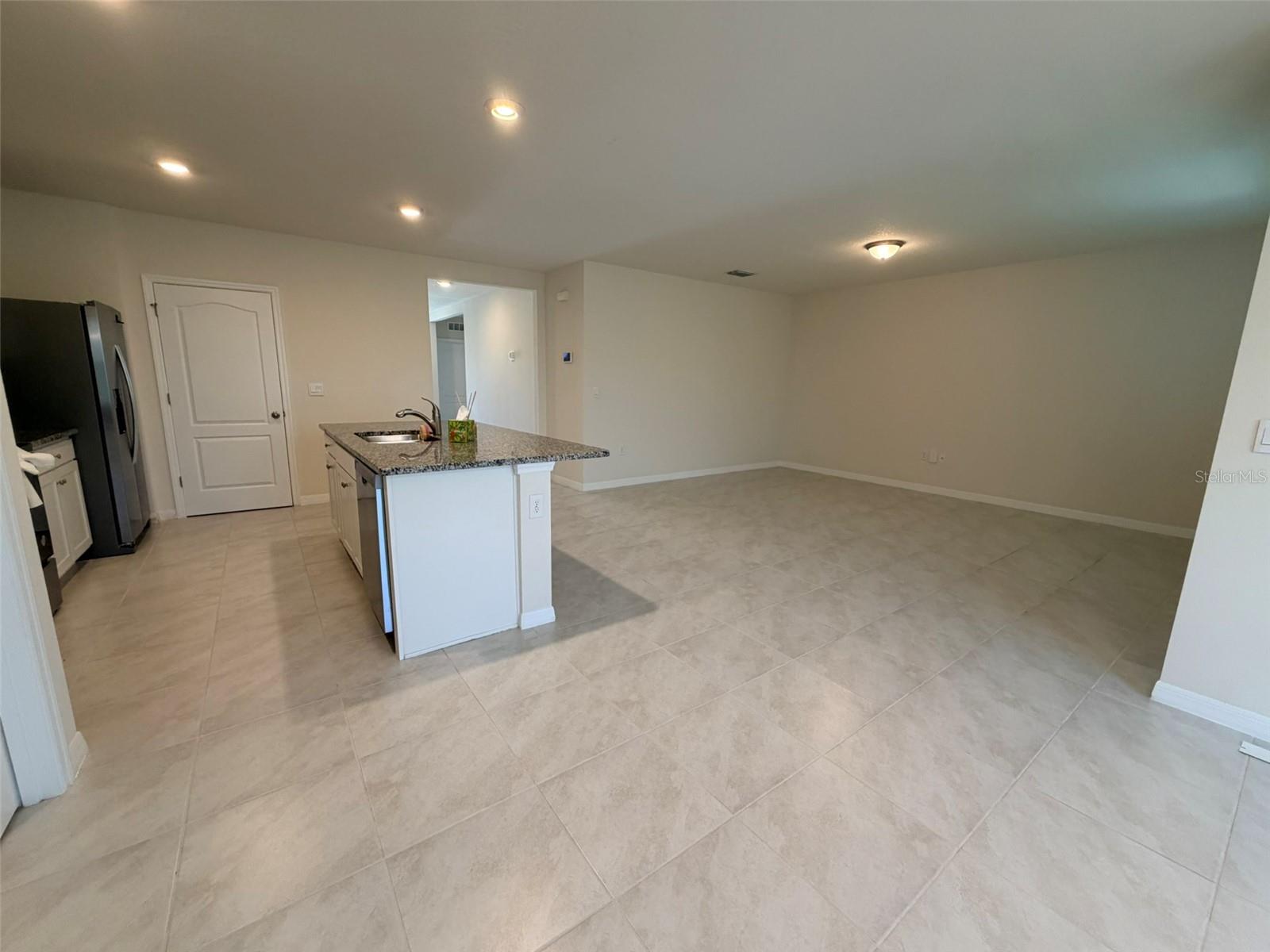 R4911052 Property Photo 8