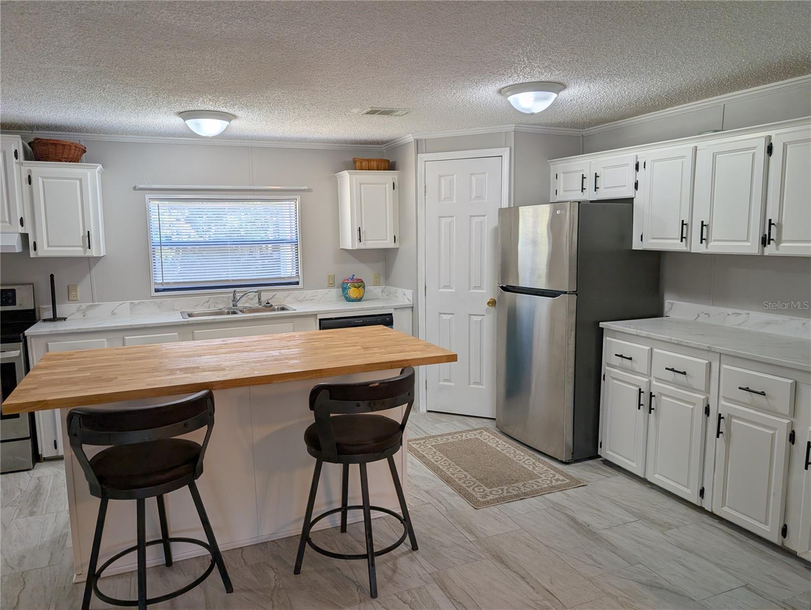 25836 Manhattan Ln Property Photo 3
