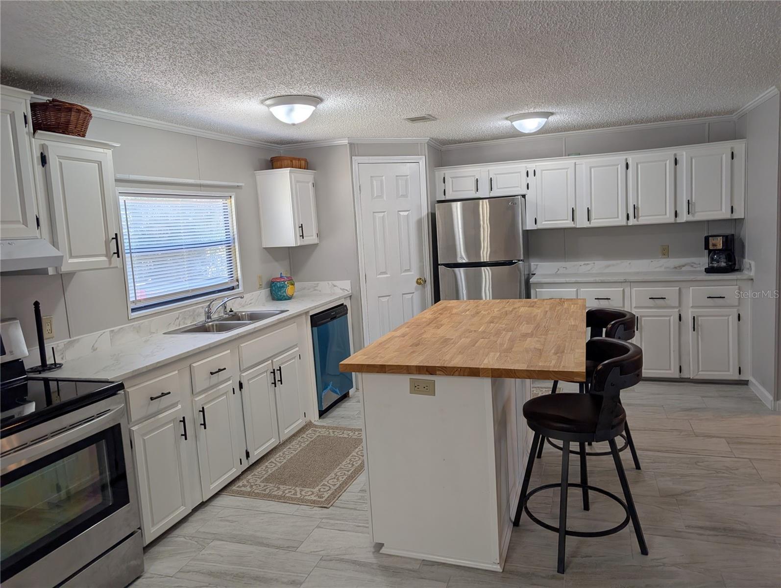 25836 Manhattan Ln Property Photo 4