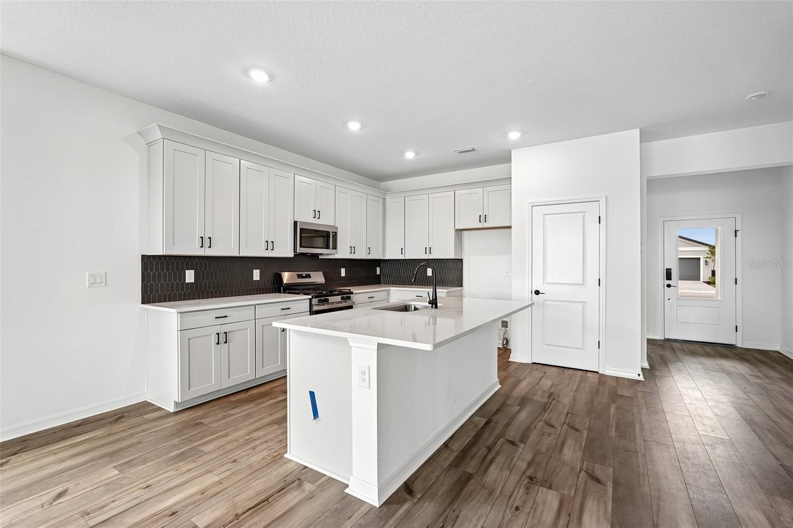 8712 Canard Cv Property Photo 4