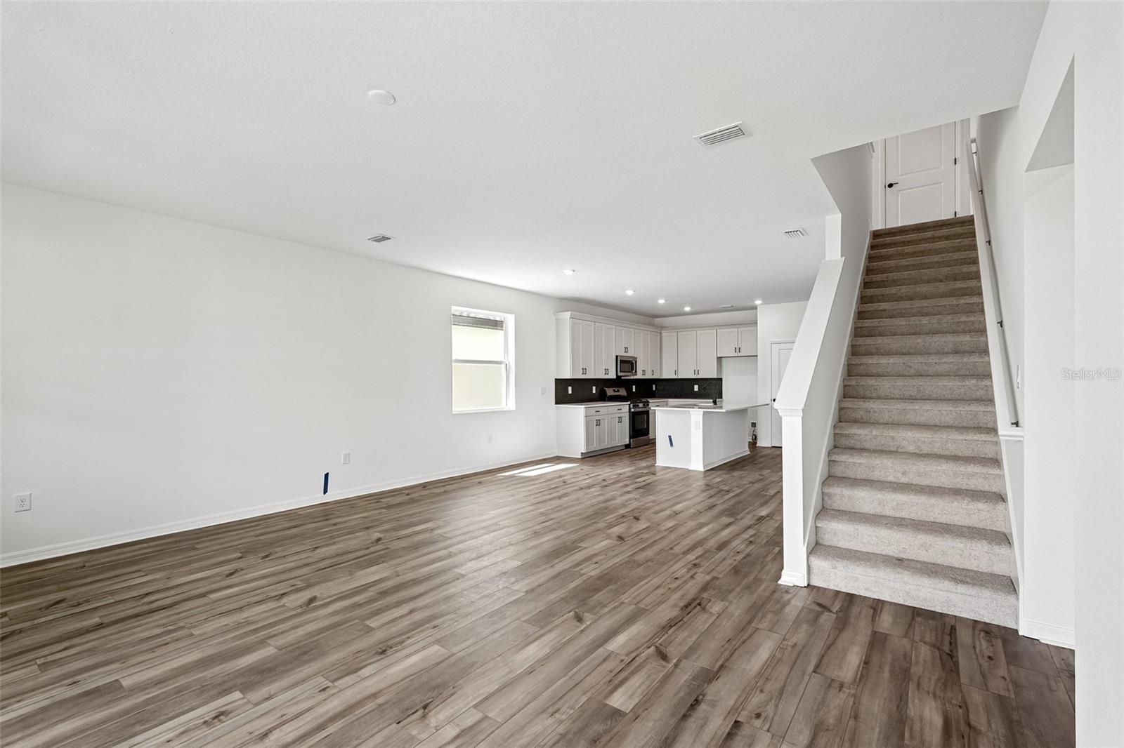8712 Canard Cv Property Photo 7