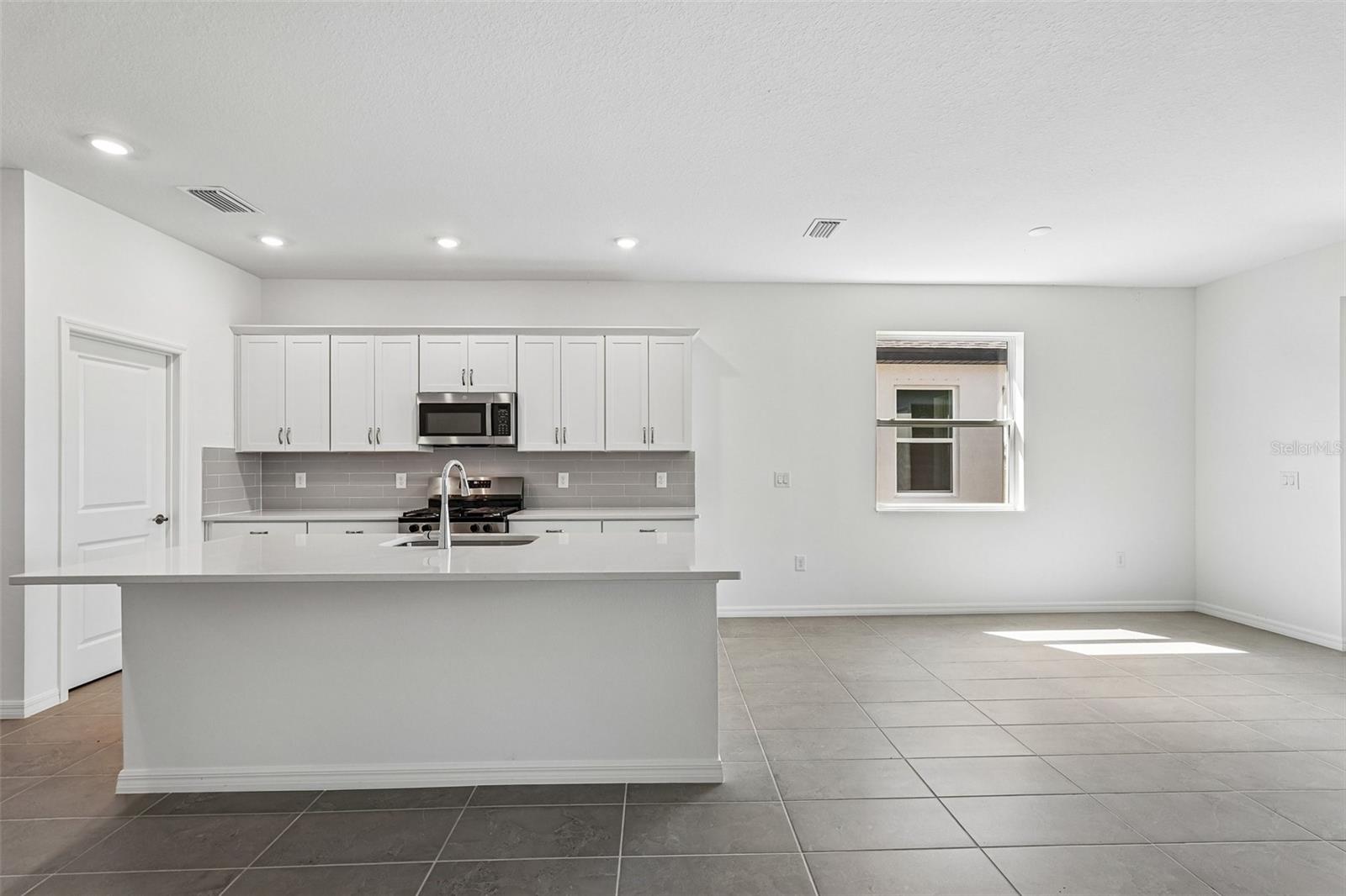 8713 Canard Cv Property Photo 3