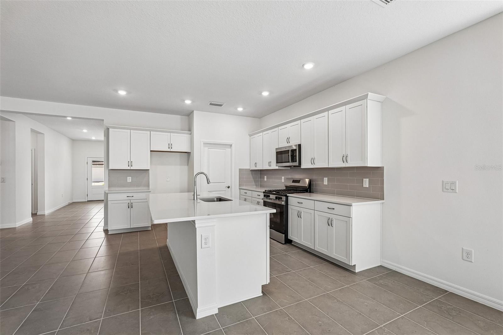 8713 Canard Cv Property Photo 4