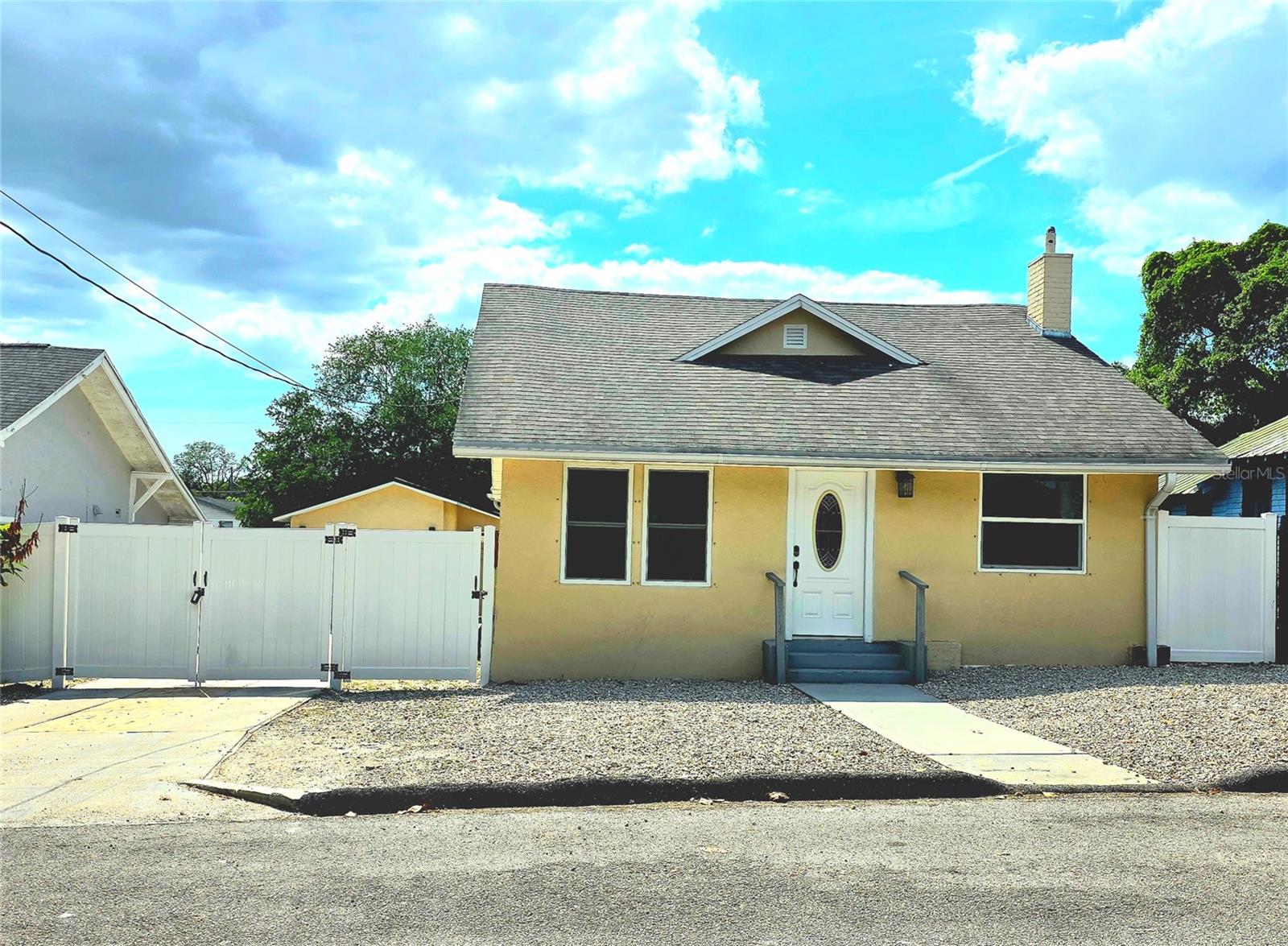 8514 N Mitchell Ave Property Photo 1
