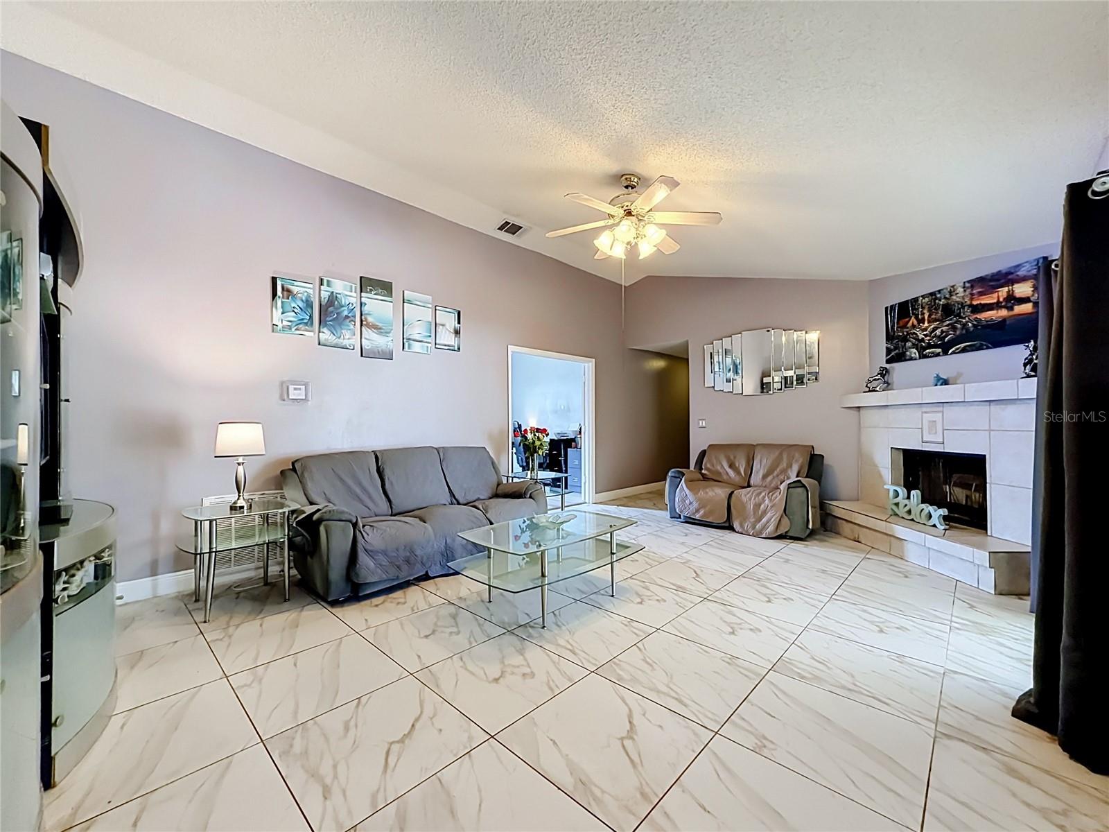 1406 Kingston Way Property Photo 5