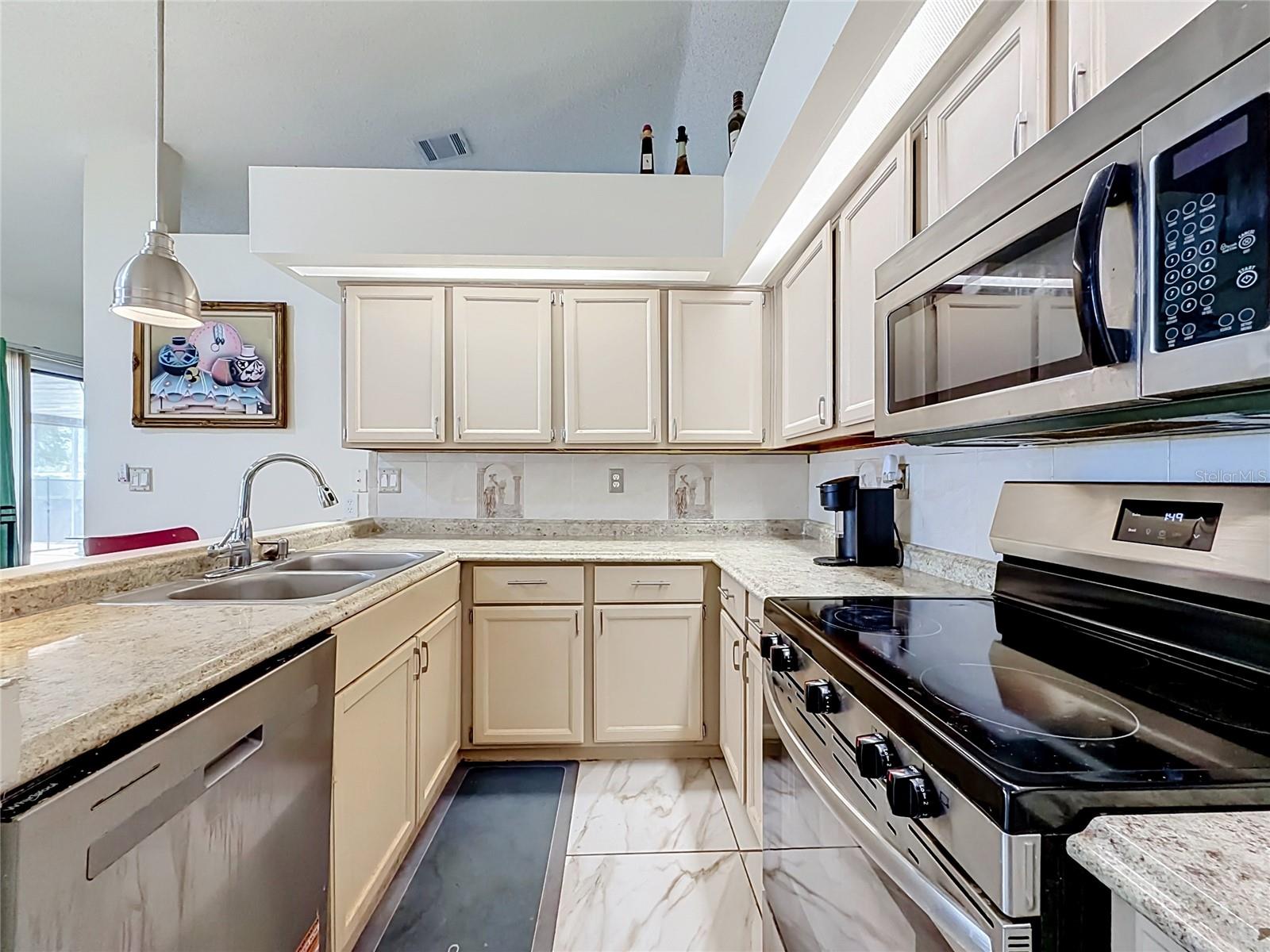 1406 Kingston Way Property Photo 14