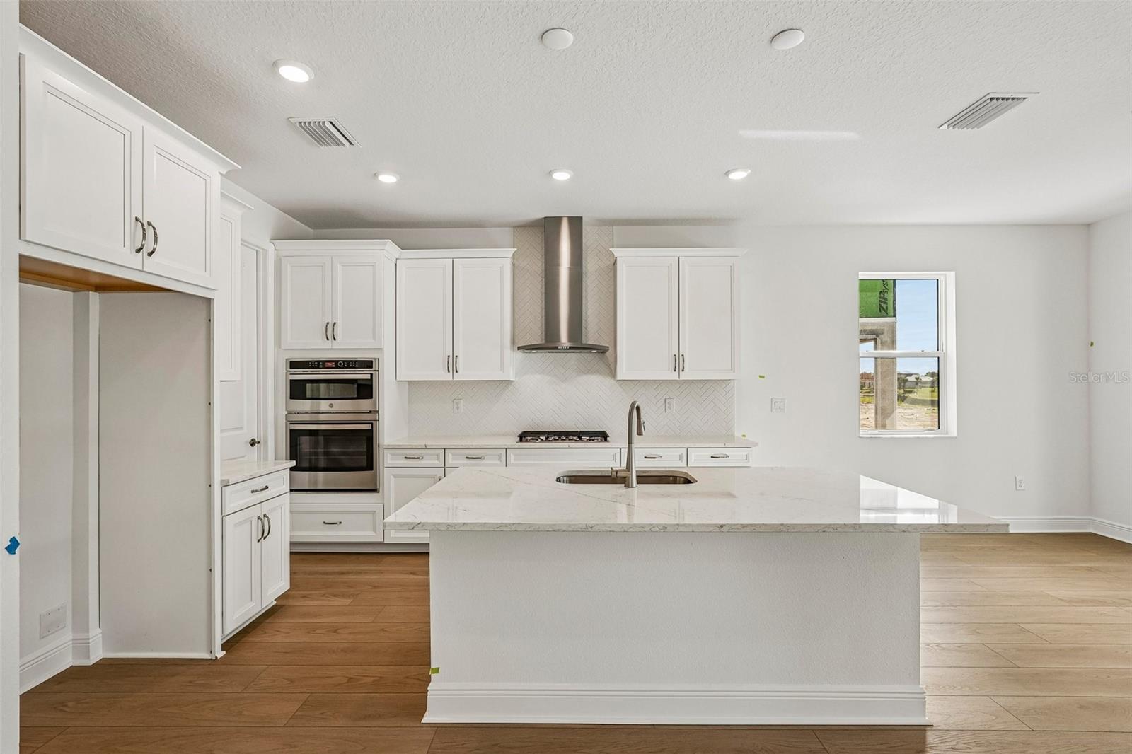 9706 Crystal Isles Cir Property Photo 3