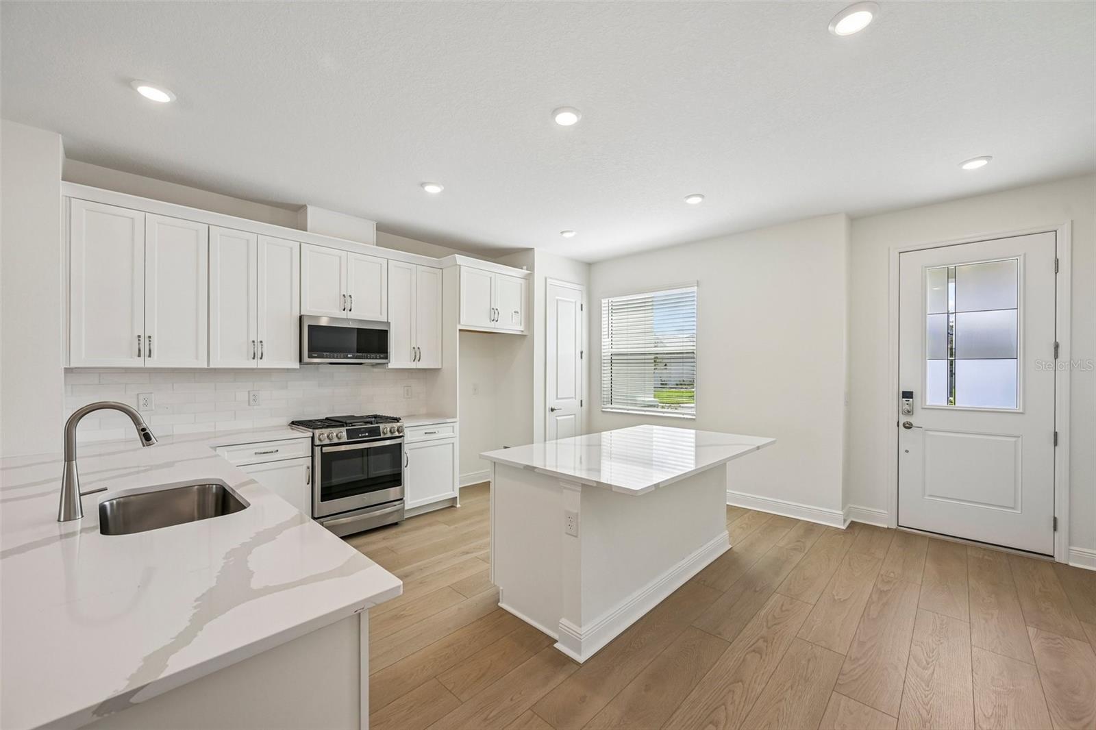 4458 Sunset Garden St Property Photo 5