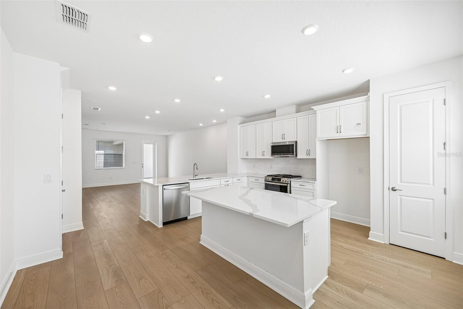 4458 Sunset Garden St Property Photo 6