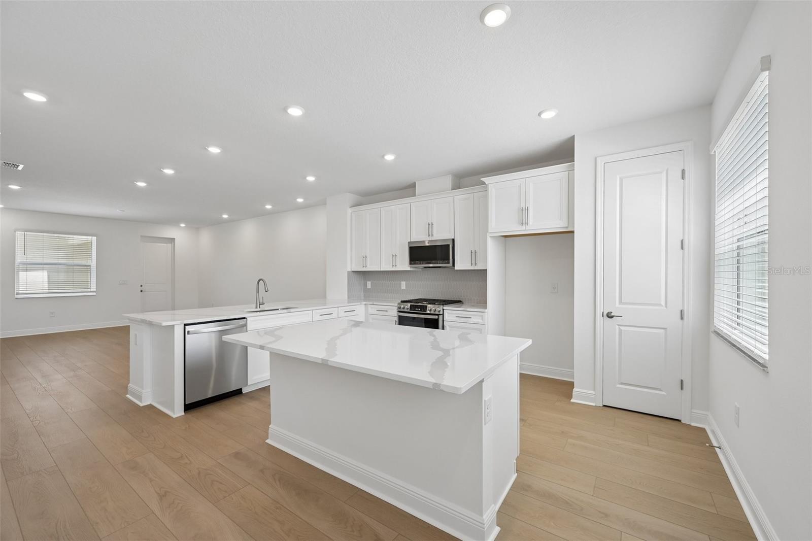 4442 Sunset Garden St Property Photo 5
