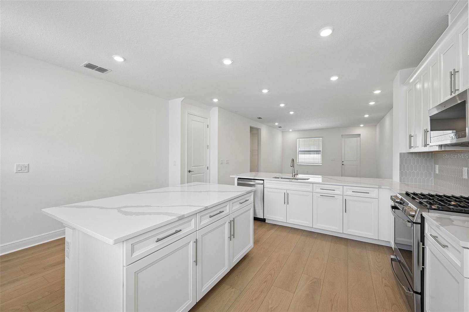 4442 Sunset Garden St Property Photo 6