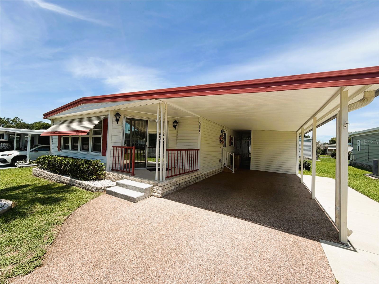 101 Marigold St Property Photo 4