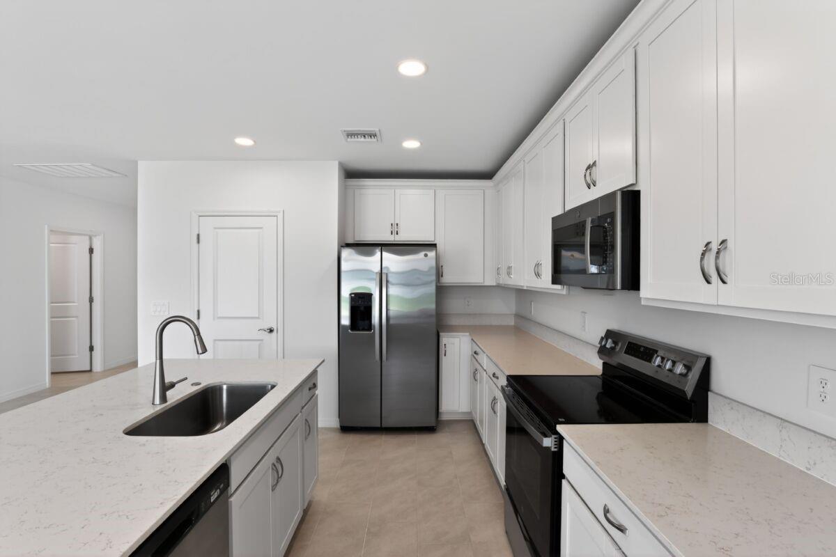 9509 Vibrant Ln Property Photo 2