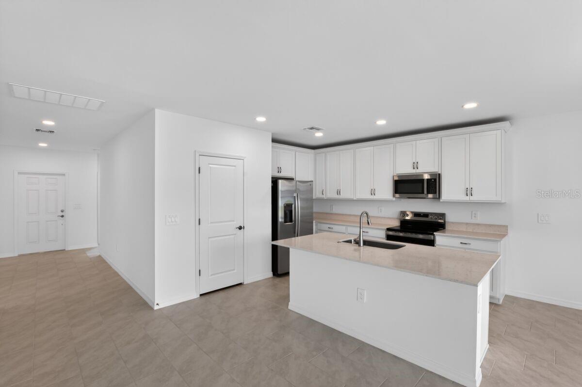 9509 Vibrant Ln Property Photo 3