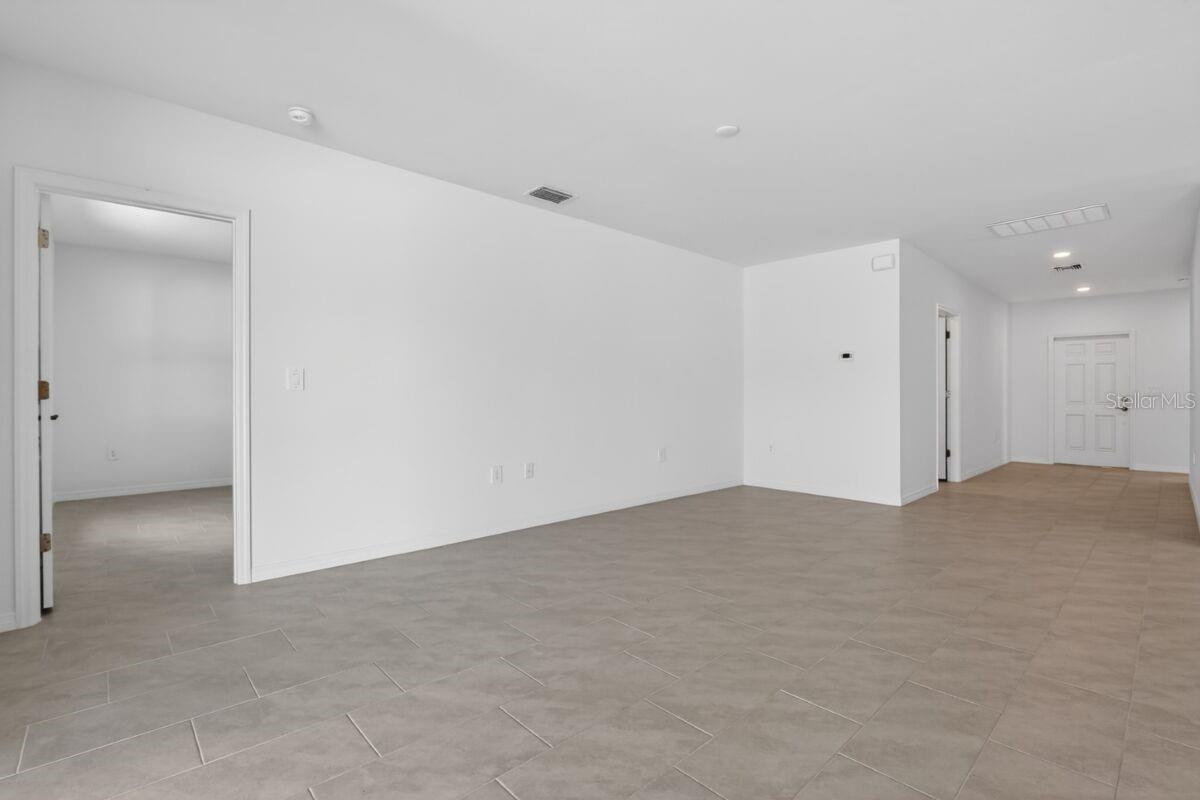 9509 Vibrant Ln Property Photo 5