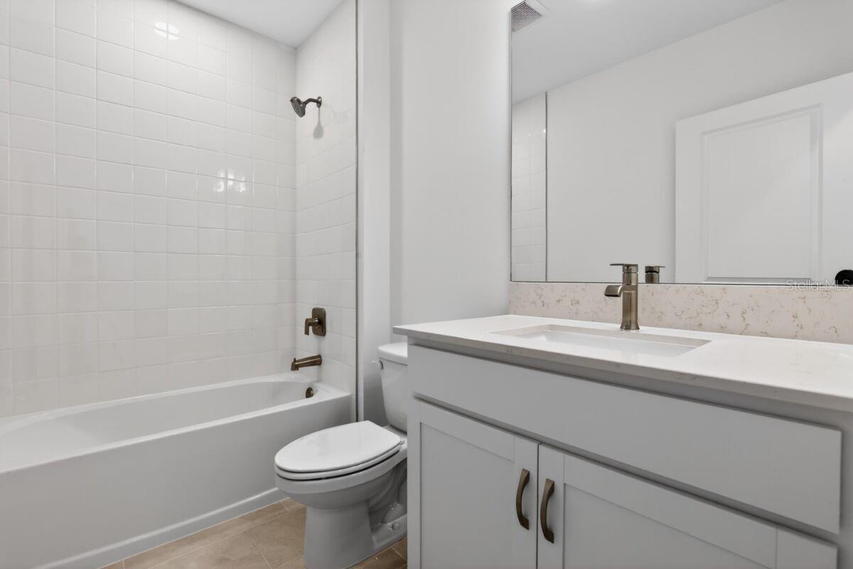9509 Vibrant Ln Property Photo 11