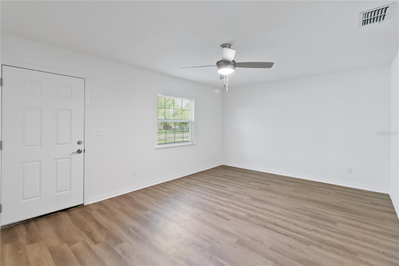 225 Montana Ave Property Photo 3