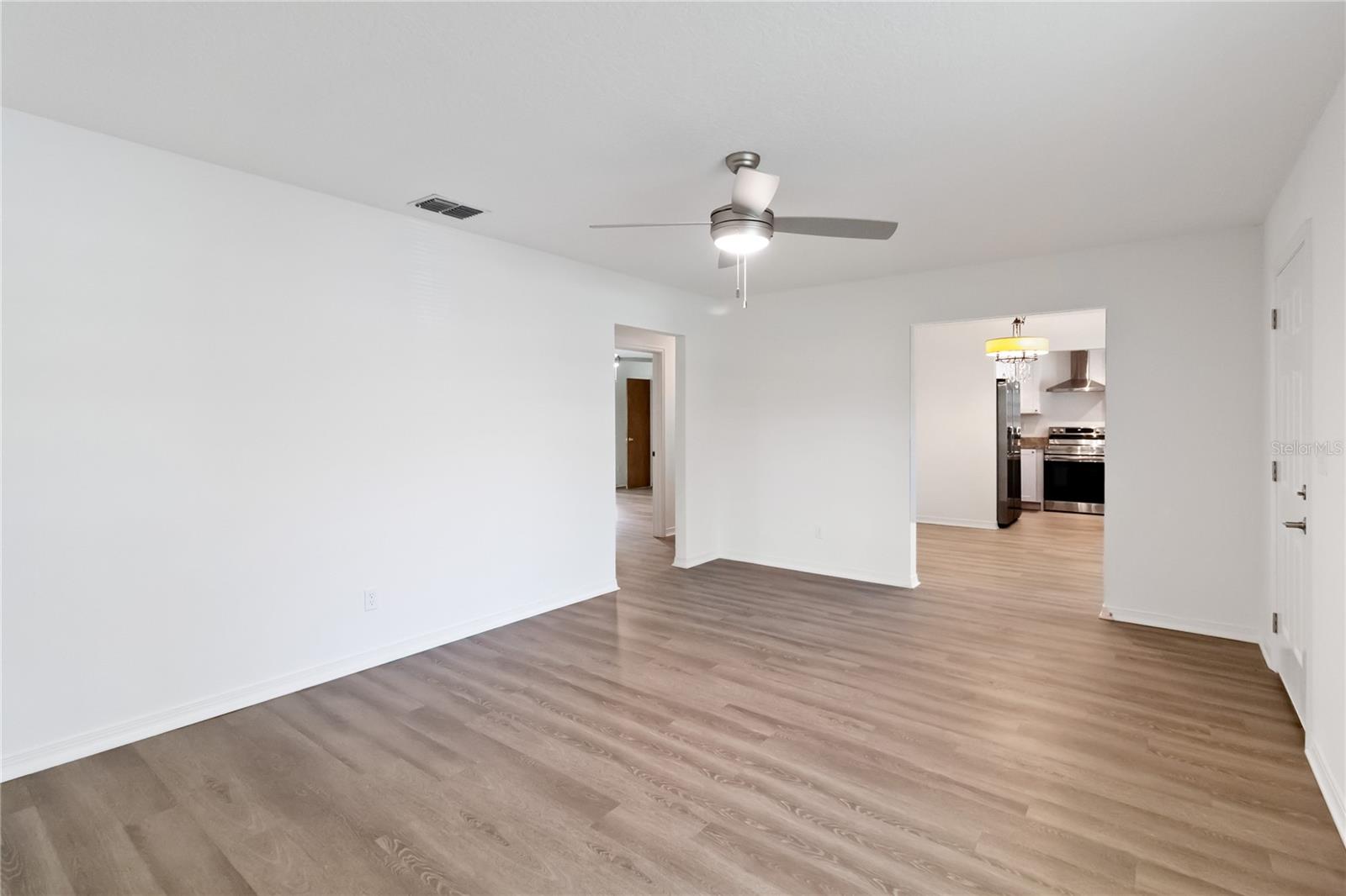 225 Montana Ave Property Photo 4