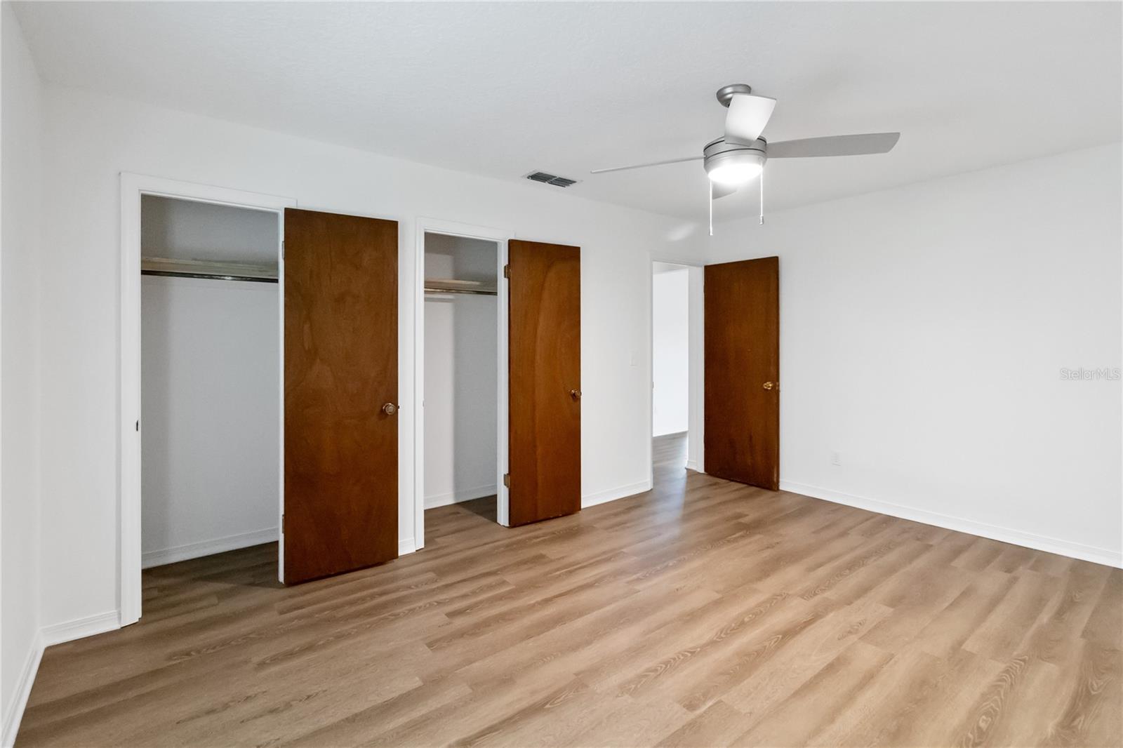 225 Montana Ave Property Photo 6