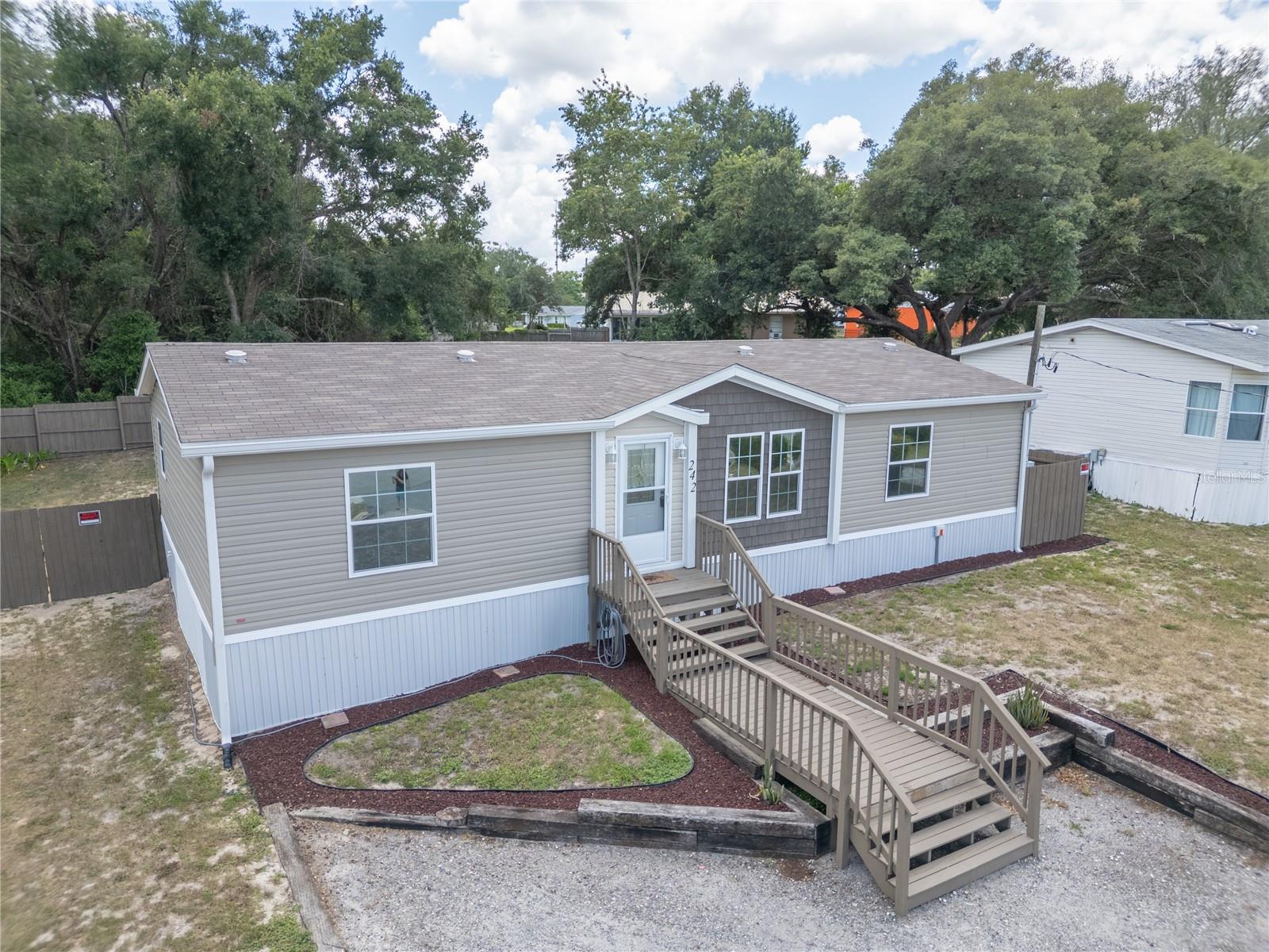 242 Skyline Dr Property Photo 1