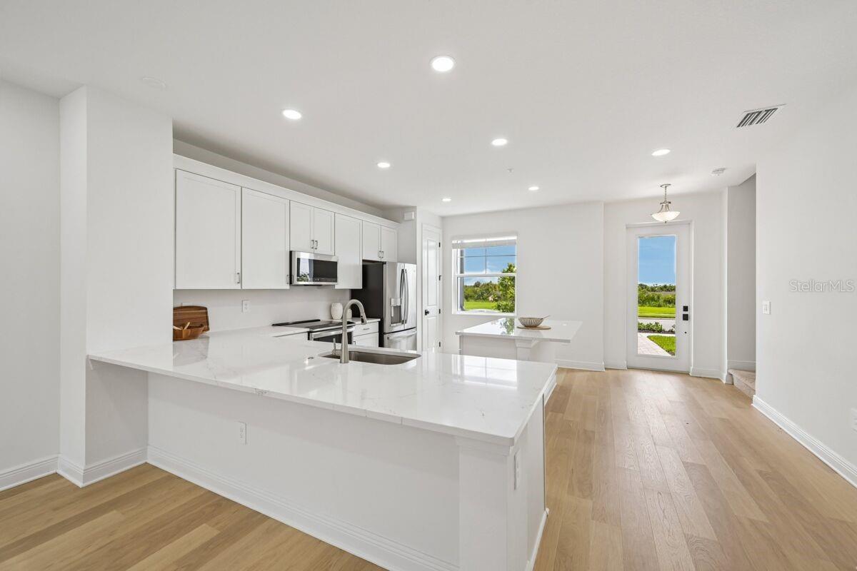 17712 Broadleaf Loop Property Photo 3