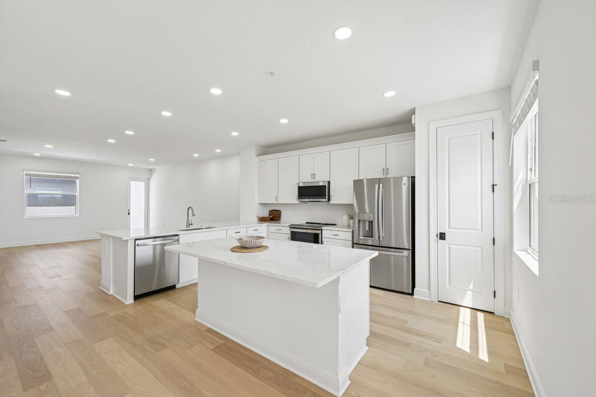 17712 Broadleaf Loop Property Photo 4