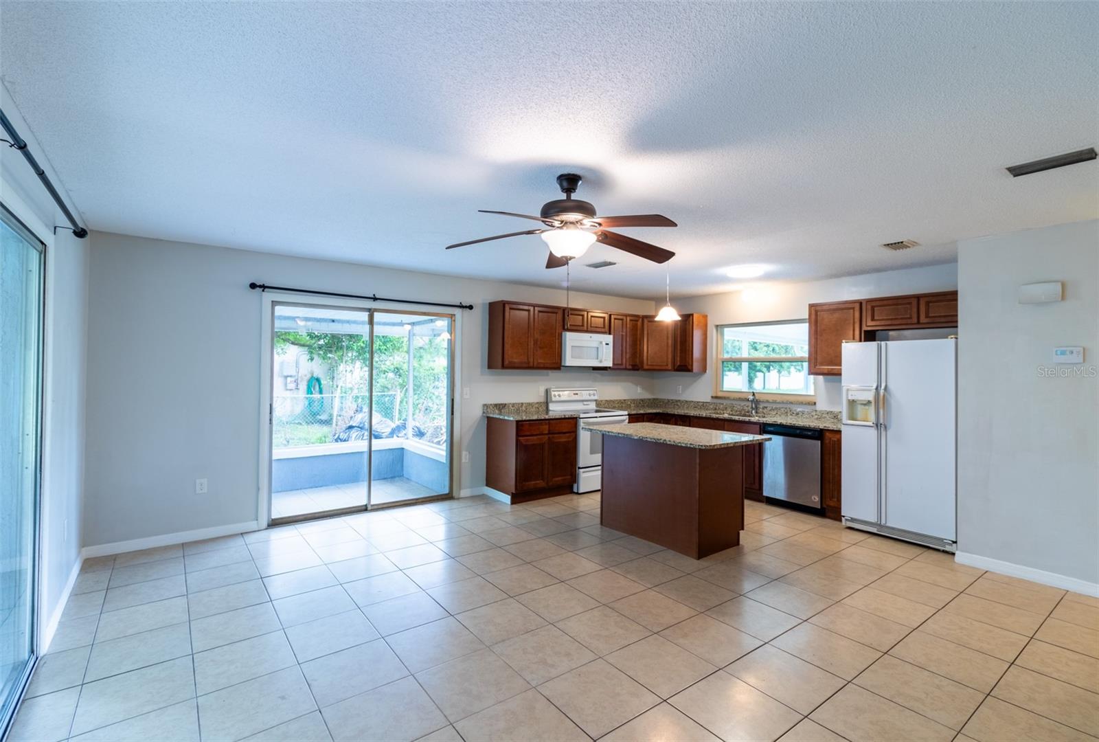 474 Spring Ln Property Photo 5