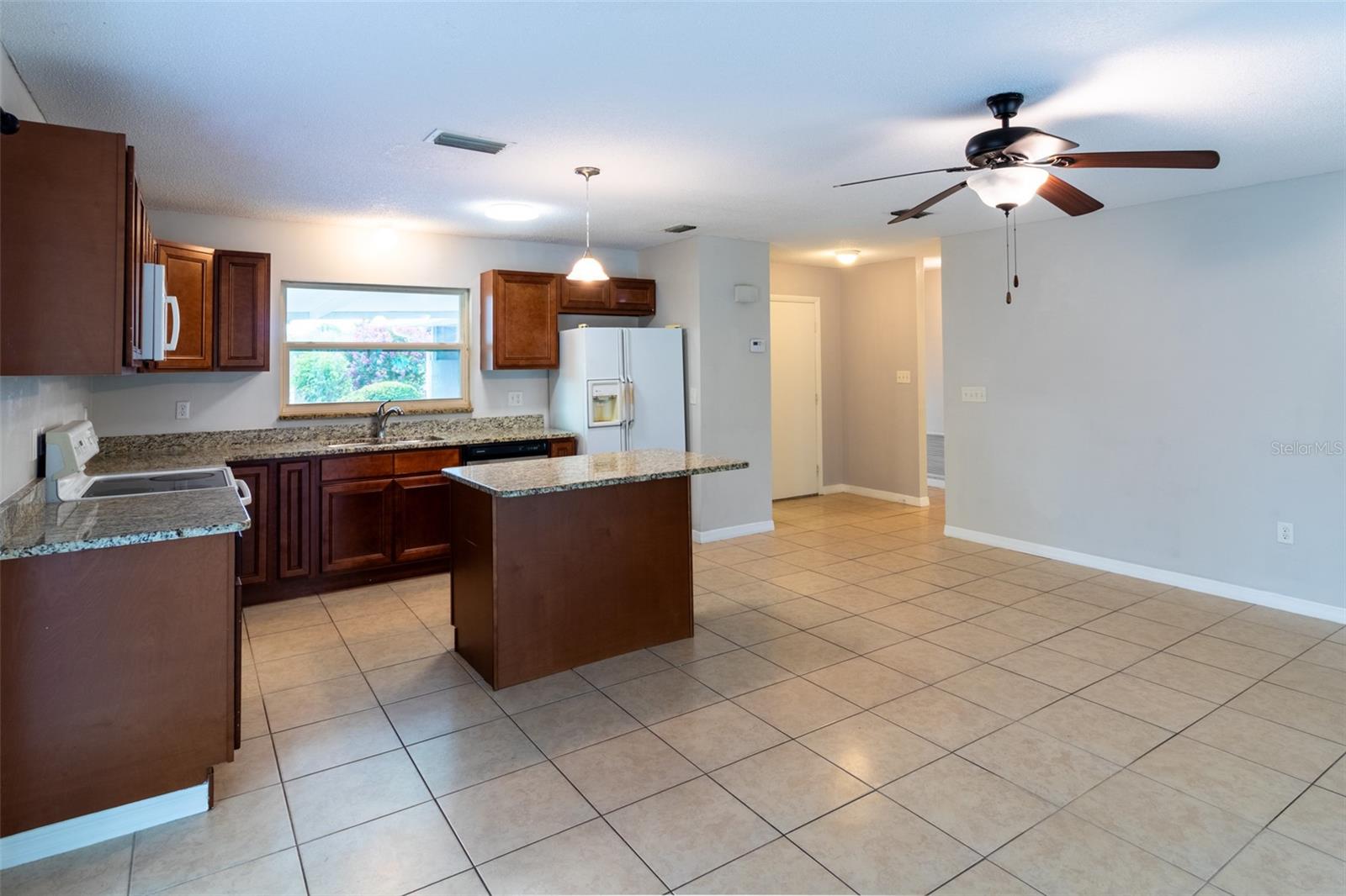 474 Spring Ln Property Photo 6