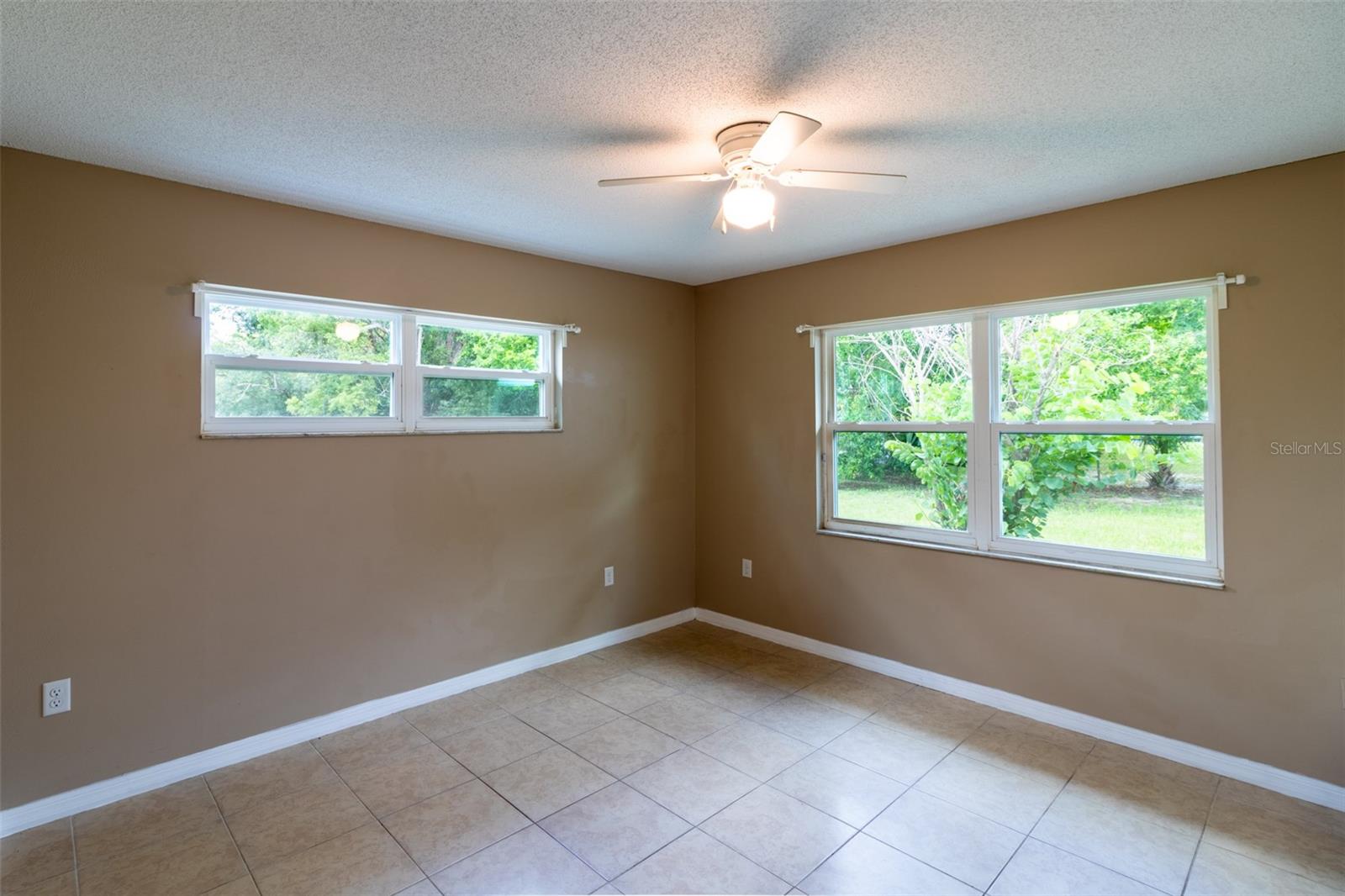 474 Spring Ln Property Photo 8