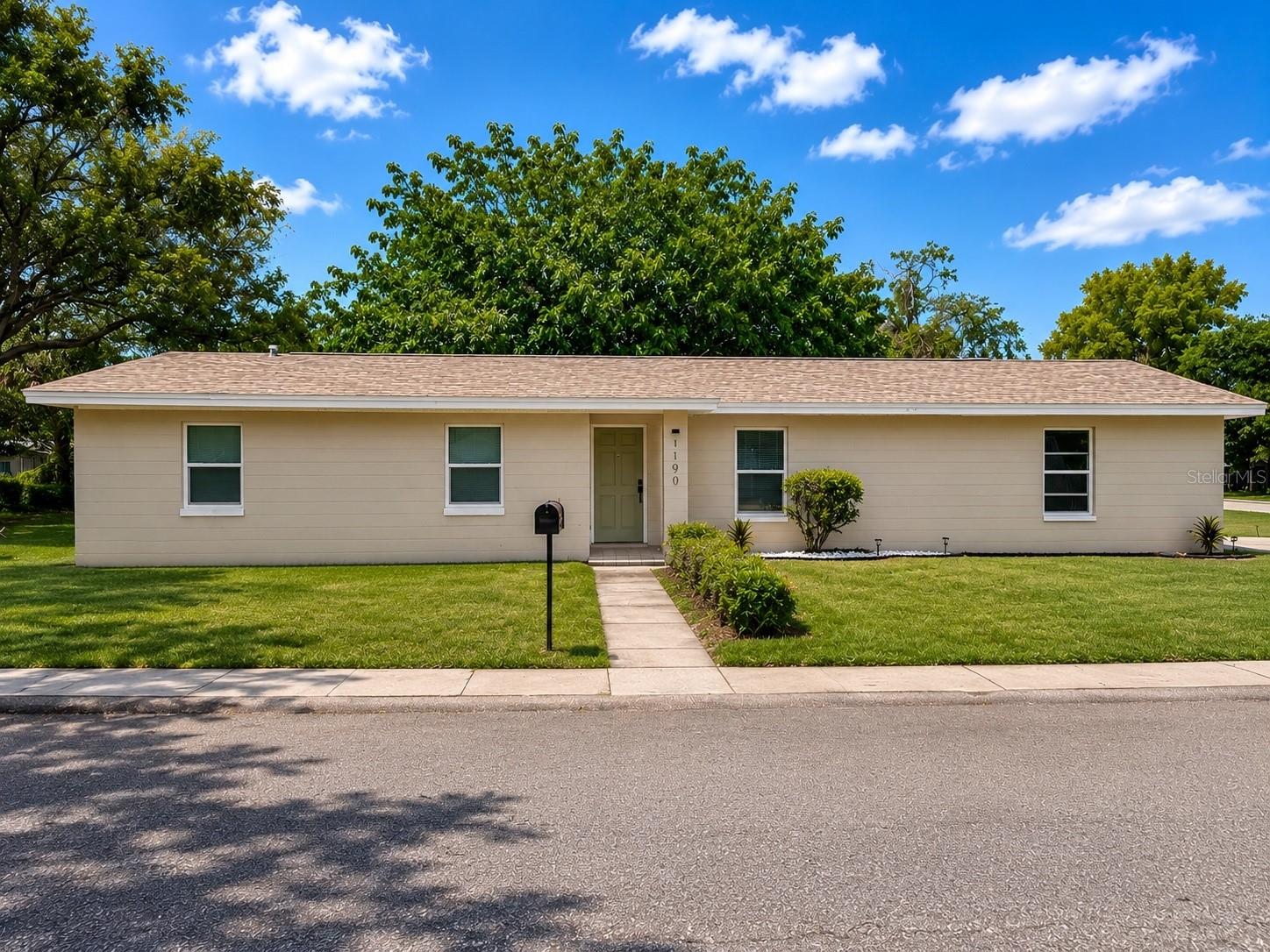 1090 E Bay St Property Photo 1